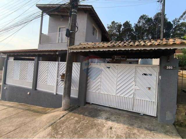 Imóvel a venda com duas amplas casas para morar bem ou investir em Piracaia!