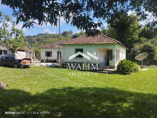 Fazendinha de 25 Hectares em Cláudio, MG – Água Abundante, Casa e Estrutura Completa!