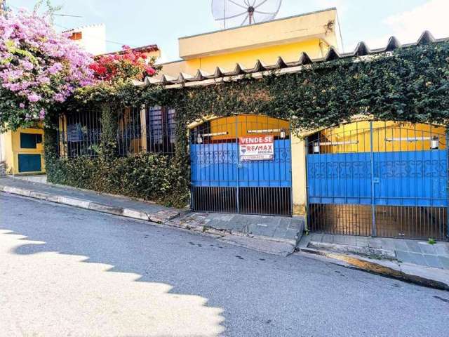 Vende-se casa térrea com 3 dorm sendo 1 suíte, edícula e 3 vagas cobertas no Jardim Paraventi