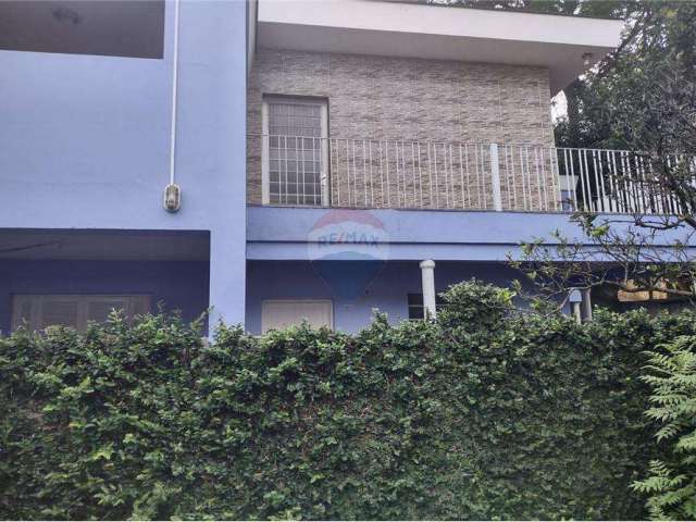 Vende-se Casa com 4 dormitórios, 4 vagas na garagem em 316 m² de terreno no bairro Torres Tibagy