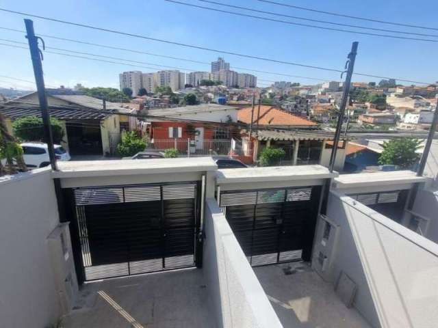 Sobrado com 2 suítes e garagem para 2 carros