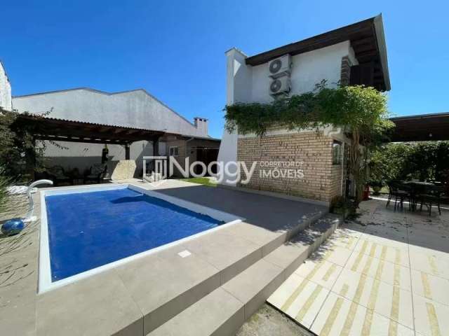 Casa com piscina em ótima localização no centro de Imbé