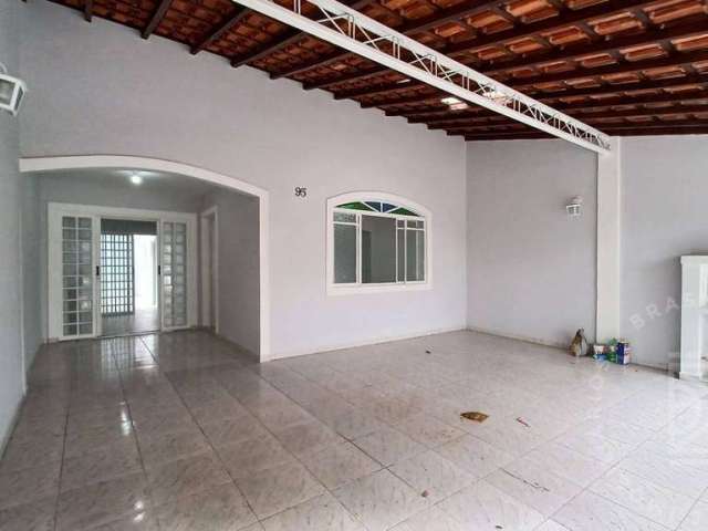 Casa para Venda ou Locação - 3 quartos, 2 suítes no Conj 31 de Março