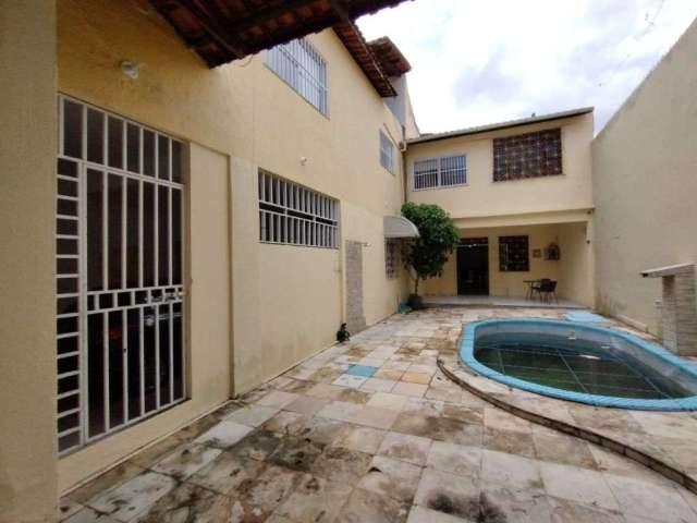 Casa com 7 dormitórios, 240 m² - venda por R$ 900.000,00 ou aluguel por R$ 3.500,00/mês - Fátima - Fortaleza/CE