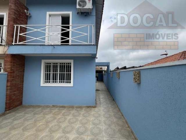 Imperdível: Casa à venda em Taboão da Serra-SP, Jardim Monte Alegre - 3 quartos, 1 suíte, 2 salas, 3 banheiros, 2 vagas, 180m²!