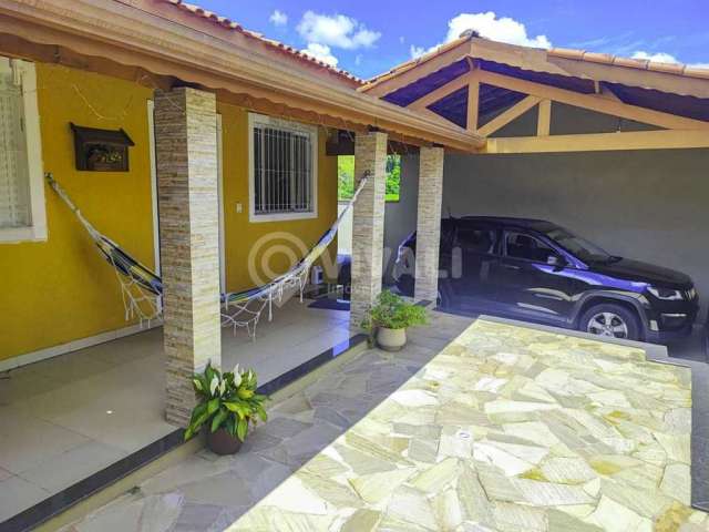 Casa com 3 quartos à venda na Estrada Municipal Benedicto Antônio Ragagnim, Bairro dos Pintos, Itatiba, 231 m2 por R$ 600.000