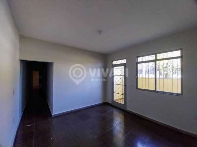 Casa com 3 quartos para alugar na Rua Comendador Franco, Centro, Itatiba, 154 m2 por R$ 2.500