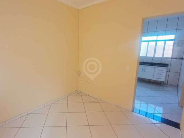 Casa com 2 quartos para alugar na Rua Armando Belgine, Loteamento Residencial Central Park, Itatiba, 50 m2 por R$ 1.150