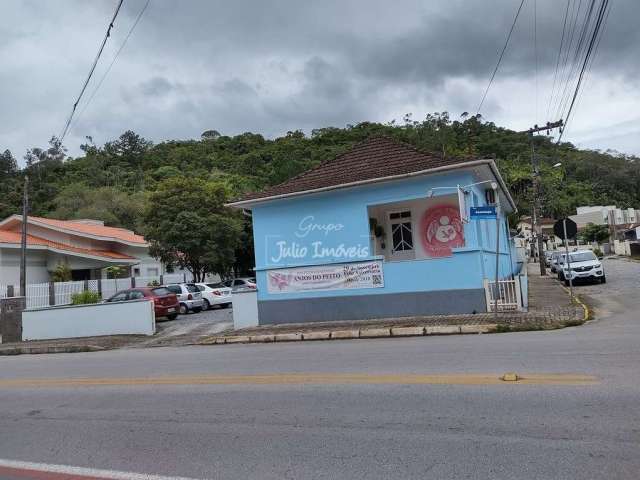 Casa comercial à venda no Azambuja