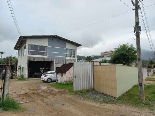 Casa com Galpão em São Pedro Guabiruba