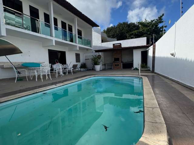 Casa para locação em condomínio fechado, localizada no bairro de Manaíra, João Pessoa.