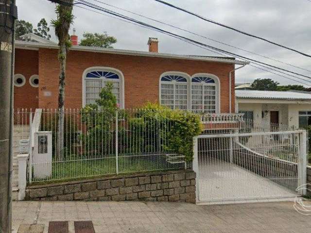 Vende-se Espaçosa Casa Residencial na Trindade, Florianópolis