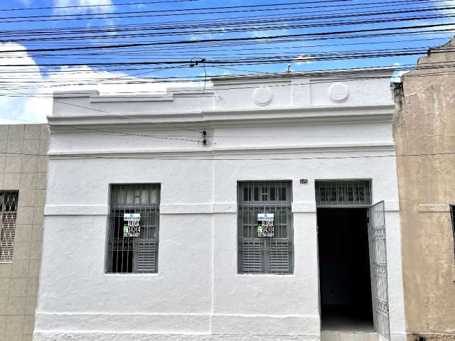 JAGUARIBE - #joaopessoa #paraiba . Casa para VENDER com 2 qts mais DCF completa. Sem garagem!