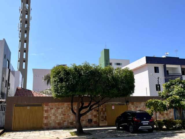 BESSA - #joãopessoa #paraiba . Excelente Casa com Loja para ALUGAR/VENDER com 3 quartos sendo 2 suítes, amplo terraço e 1 loja ao lado.