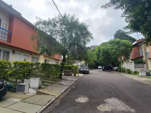 Casa de 2 dormitórios à Venda, na Granja Viana, no km 21, sentido Sp, por R$500.000,00