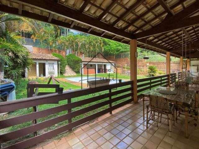 Casa para Venda e Locação, com 5 dormitórios,  sendo 3 suítes,  na Granja Viana, em Sp.