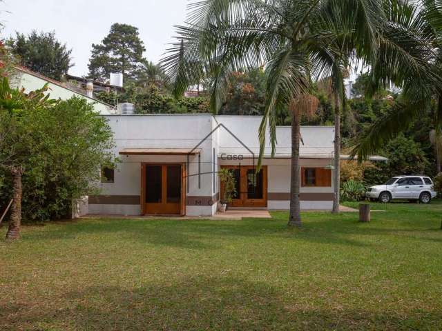 Casa térrea, estilo loft, para Venda e Locação, na Granja Viana, SP