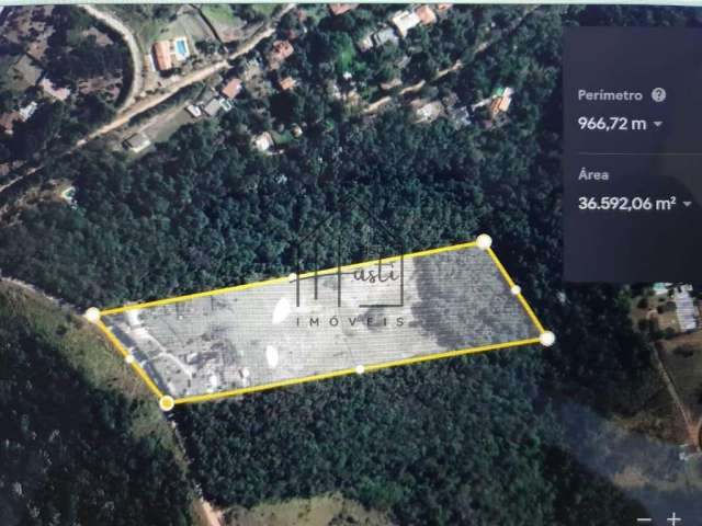 Fazenda à Venda - 36.310 m² de área com 300m² de área construída - Araçariguama/SP