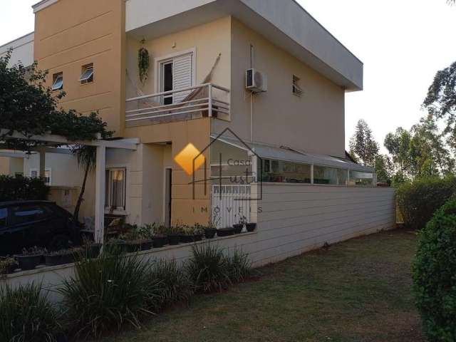 Casa semi-isolada, em condomínio, disponível pra venda, em Cotia/Sp