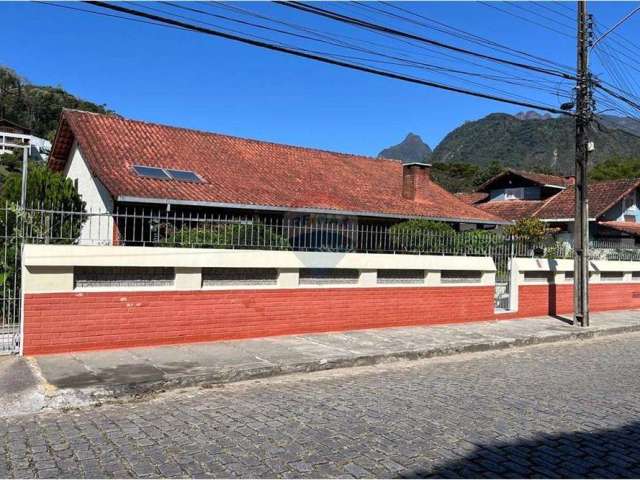 Casa linear em um dos bairros mais procurados de Teresópolis