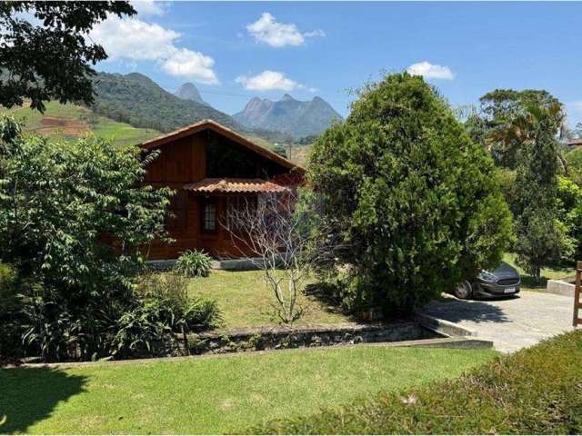 Chalé de campo com piscina dentro de condomínio em Vargem Grande