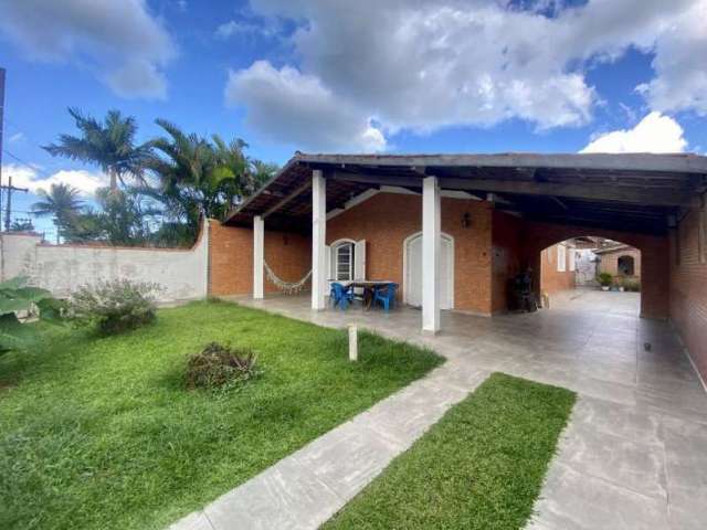 Casa à venda com 3 dormitórios na Praia do Lázaro - Ubatuba SP