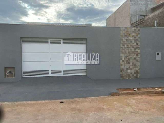 Magnífica Casa à venda no bairro Jardim Espanha em Uberaba - 2 dormitórios, 1 banheiro e garagem para 2 carros!