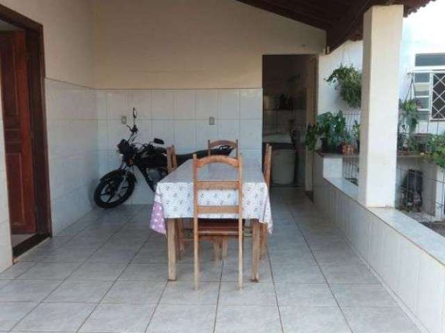 Casa com 3 quartos à venda na Vila Arquelau, Uberaba , 126 m2 por R$ 250.000