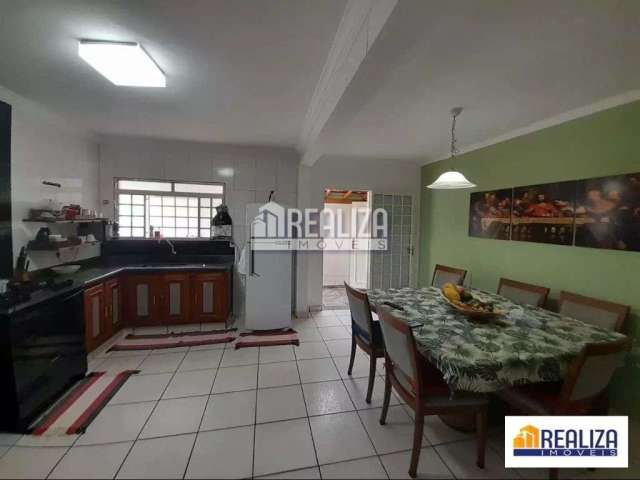 Casa padrão à venda no Leblon, Uberaba: 3 dormitórios, suíte, garagem