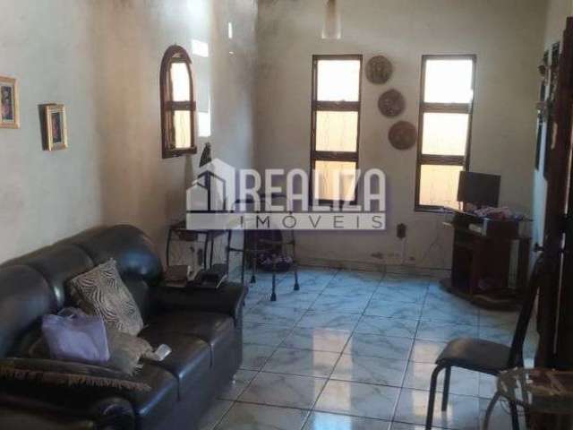 Casa com 2 quartos à venda no Lourdes, Uberaba , 110 m2 por R$ 255.000