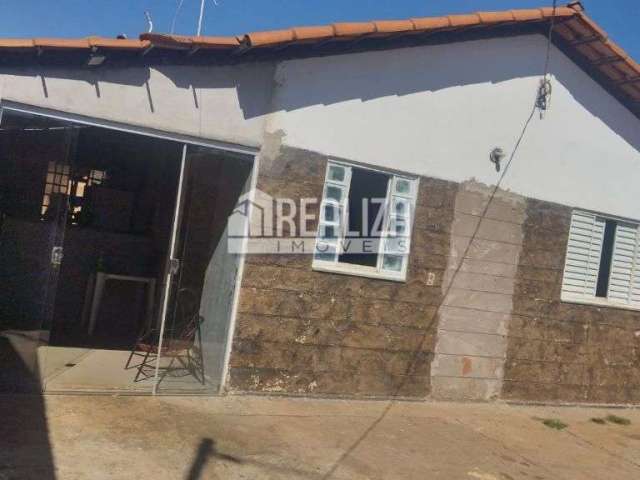 Casa à venda com 3 dormitórios no bairro Loteamento Isabel do Nascimento, Uberaba