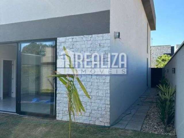 Casa de alto padrão em condomínio com piscina e varanda gourmet em Uberaba