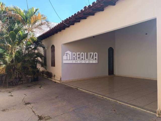 Casa Padrão à venda em Vila Alvorada, Uberaba: 3 dormitórios e suíte