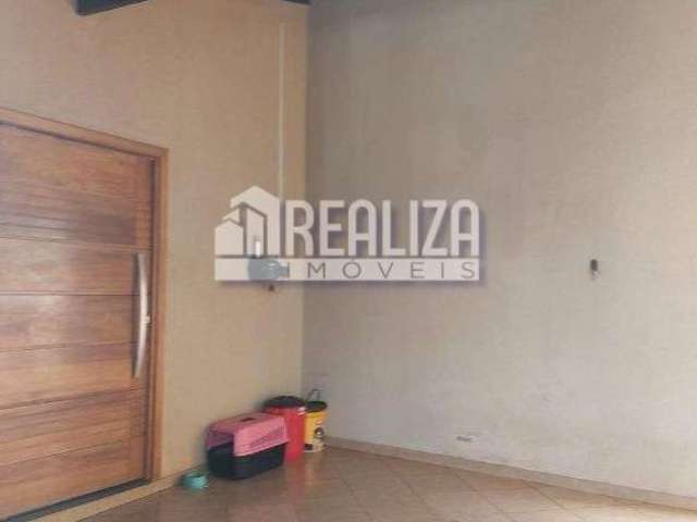 Linda casa à venda no Pacaembu, Uberaba - 3 dormitórios, suíte e 3 garagens!