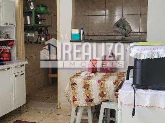 Casa à venda no Parque das Américas, Uberaba - 2 dormitórios, 4 garagens!