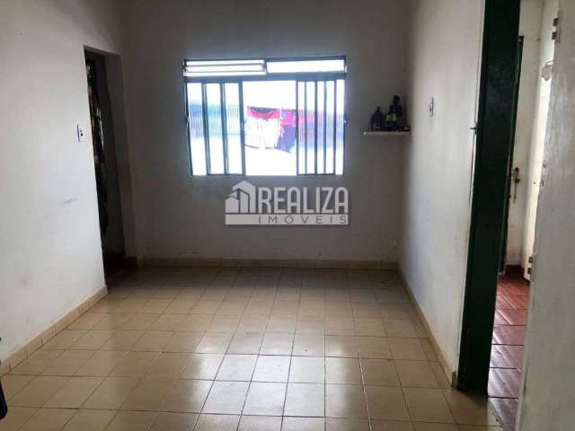 Casa à venda no bairro Santa Maria em Uberaba - 3 dormitórios, quintal e varanda!