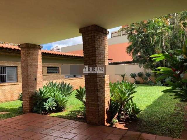 Casa com 4 dormitórios no Centro de Uberaba