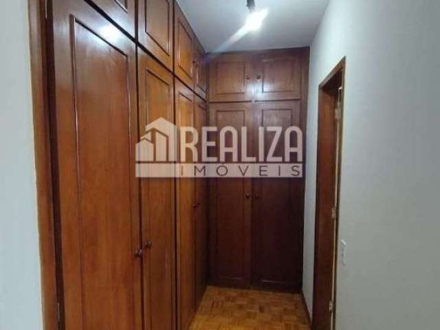 Apartamento de 4 dormitórios à venda no bairro Estados Unidos, Uberaba