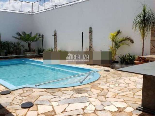 Sobrado com Piscina e Varanda Gourmet no Parque das Américas, Uberaba