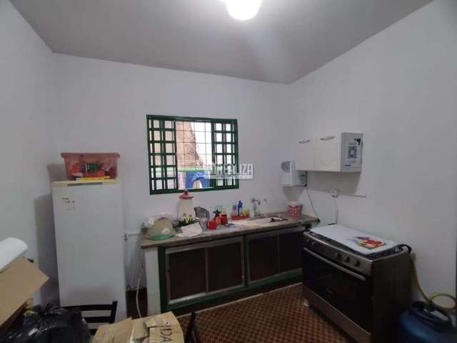 Linda Casa no Centro de Uberaba com 3 Dormitórios e 2 Banheiros