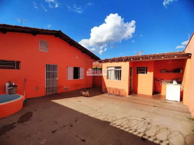 Casa à venda com 3 dormitórios e suíte no Bairro Mercês, Uberaba