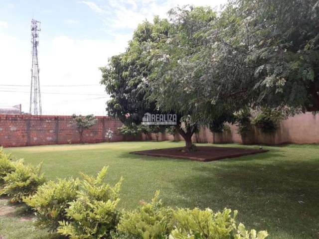 Barracão / Terreno Comercial no bairro Manoel Mendes em Uberaba, MG !