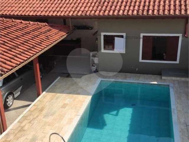 Casa com piscina à 200 metros da Praia da Martim