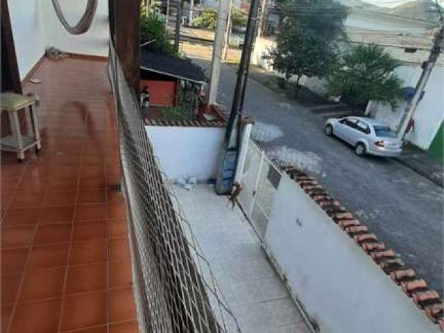 Sobrado com 2 quartos na Prainha