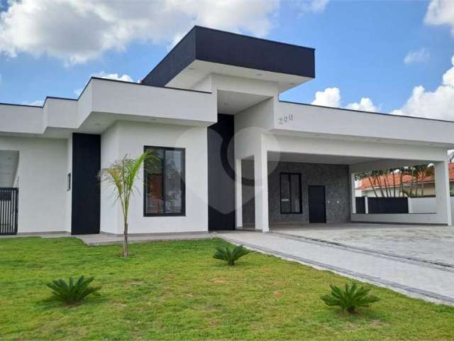 Casa térrea com 4 quartos à venda em Parque Village Castelo - SP