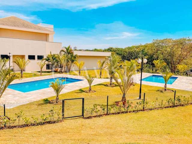 Lote com ótima localização no Royal Boulevard