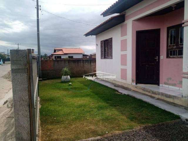 Casa com 2 dormitórios à venda.