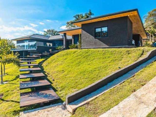 Casa luxuosa em condomínio fechado com 3 suítes, piscina, deck e área gourmet à venda em Bragança Paulista, 350 m² - Jardim das Palmeiras