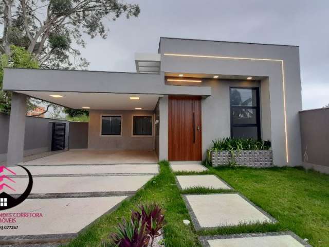 Casa encantadora com 3 quartos, quintal amplo, acabamento sofisticado e excelente localização em Itaipuaçu