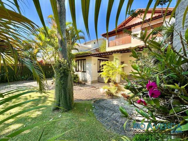 Casa com terreno grande à venda no Rio Mar - Barra da Tijuca